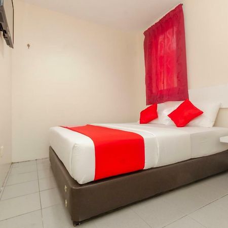 Oyo 1010 Skudai Hotel Экстерьер фото