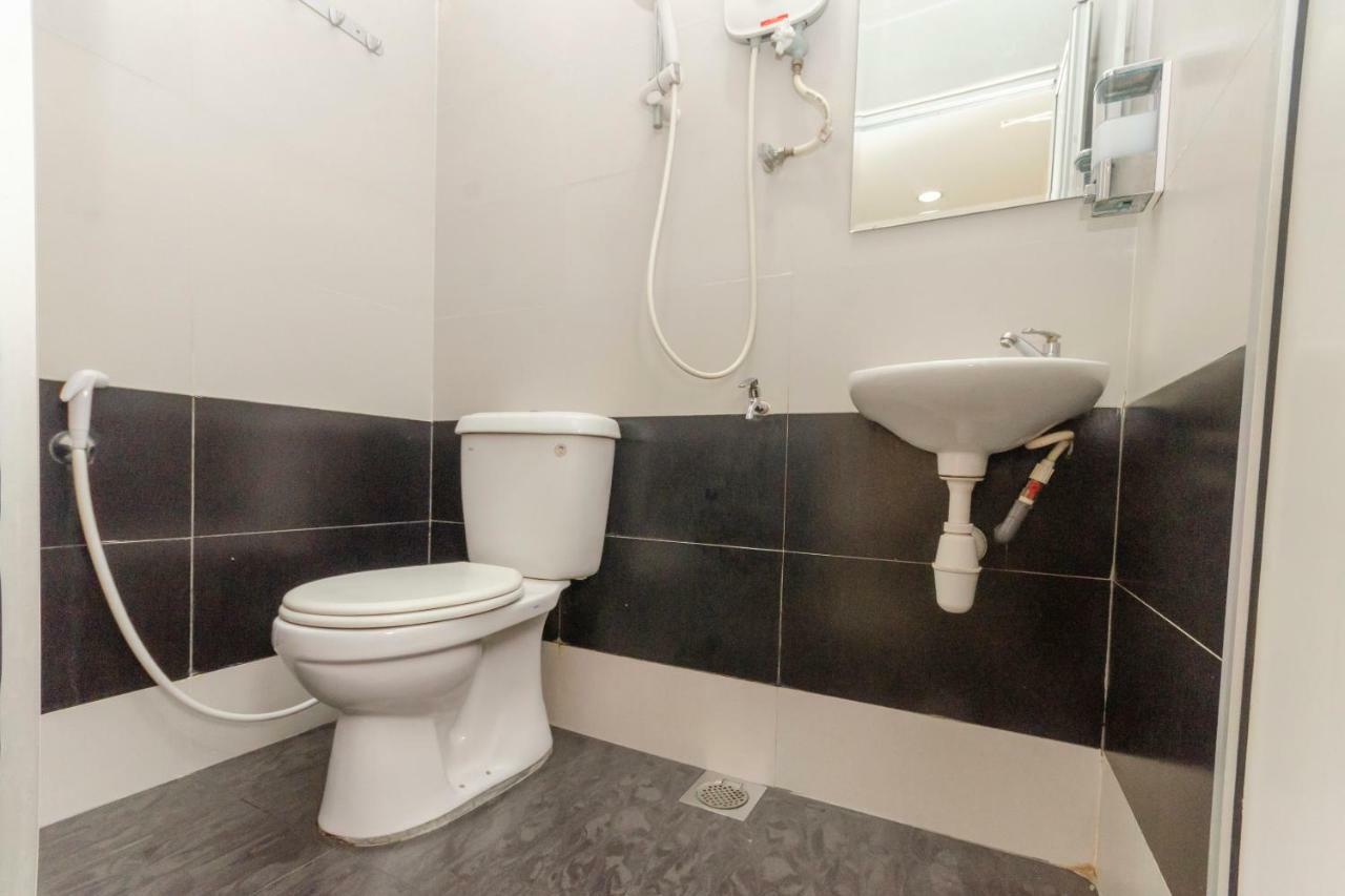 Oyo 1010 Skudai Hotel Экстерьер фото