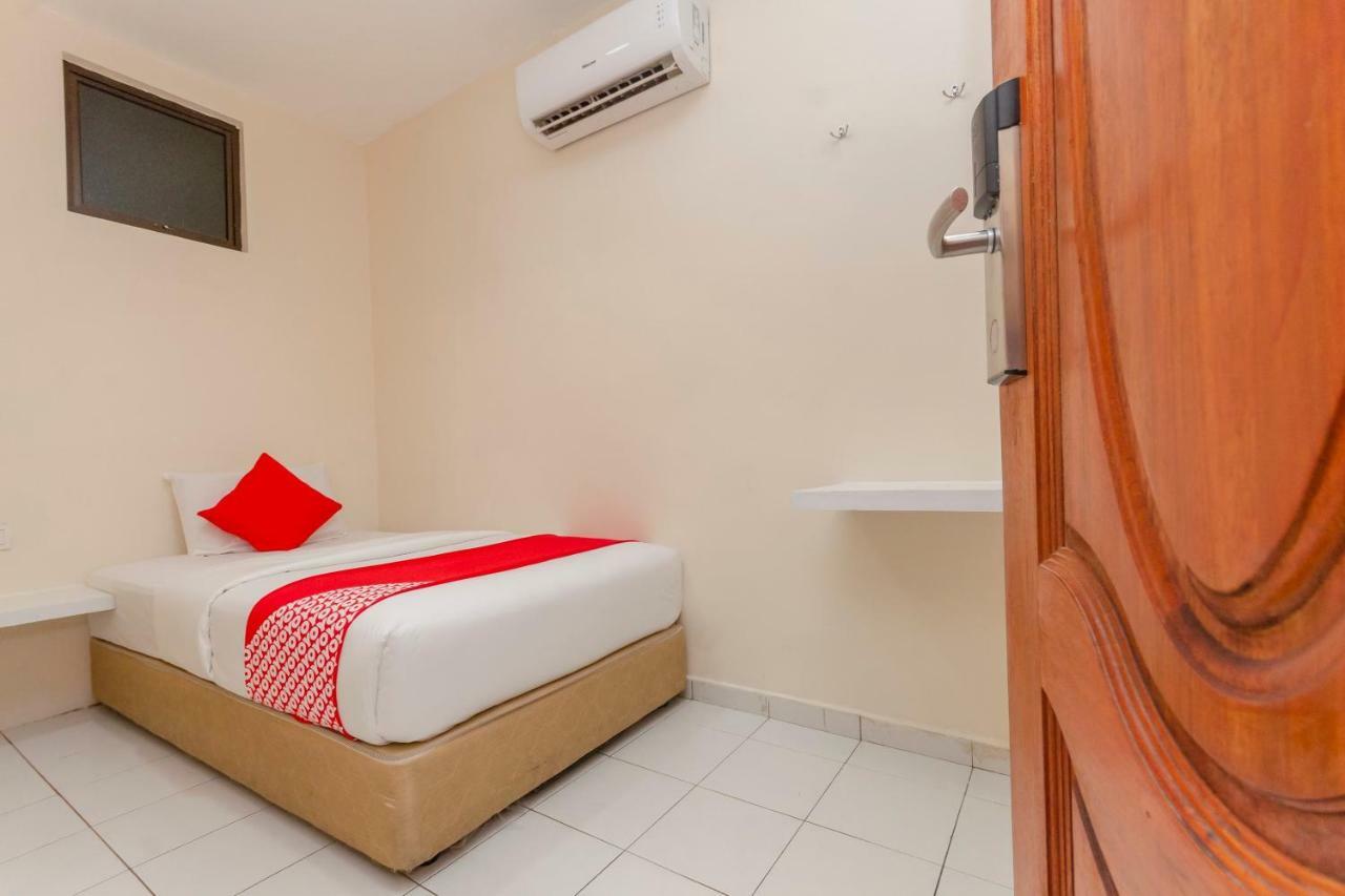 Oyo 1010 Skudai Hotel Экстерьер фото