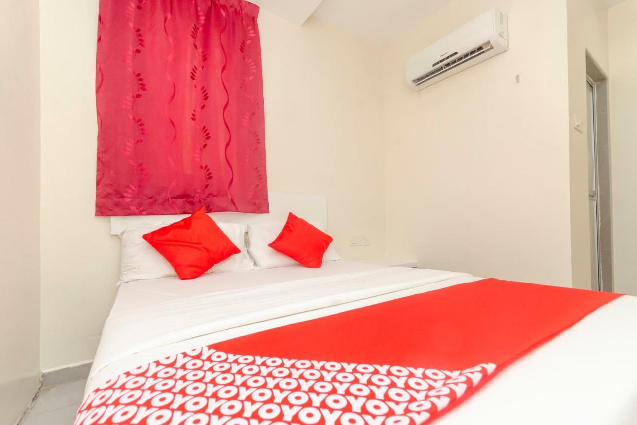 Oyo 1010 Skudai Hotel Экстерьер фото