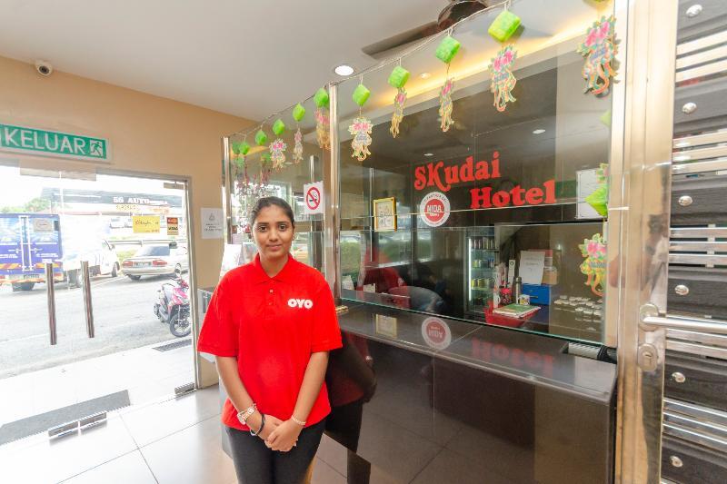 Oyo 1010 Skudai Hotel Экстерьер фото