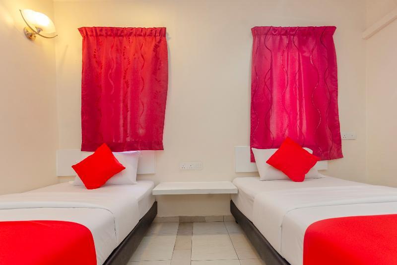 Oyo 1010 Skudai Hotel Экстерьер фото