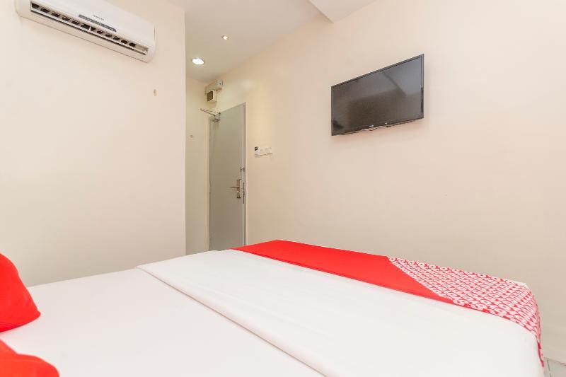 Oyo 1010 Skudai Hotel Экстерьер фото